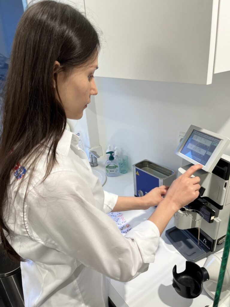 Sofia Merzai bei Hartlauer, Innsbruck: (Ausbildung zur) Augenoptikerin 03